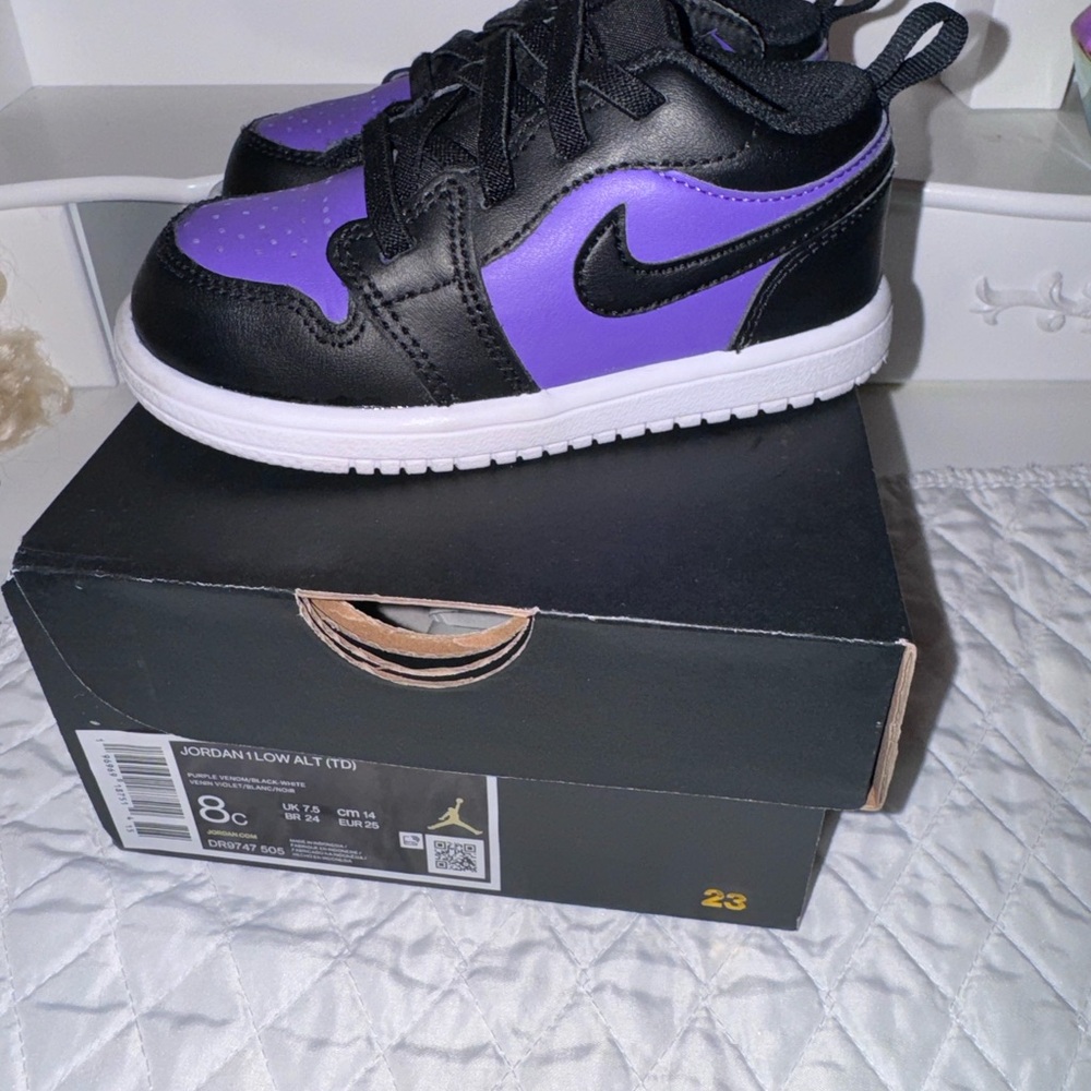 Toddler Jordan 1’s low top
